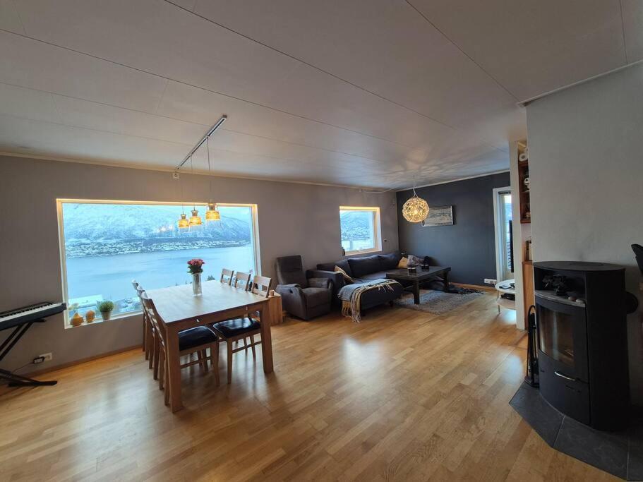 Stor Naert Sentrum Med Nydelig Utsikt! Leilighet *