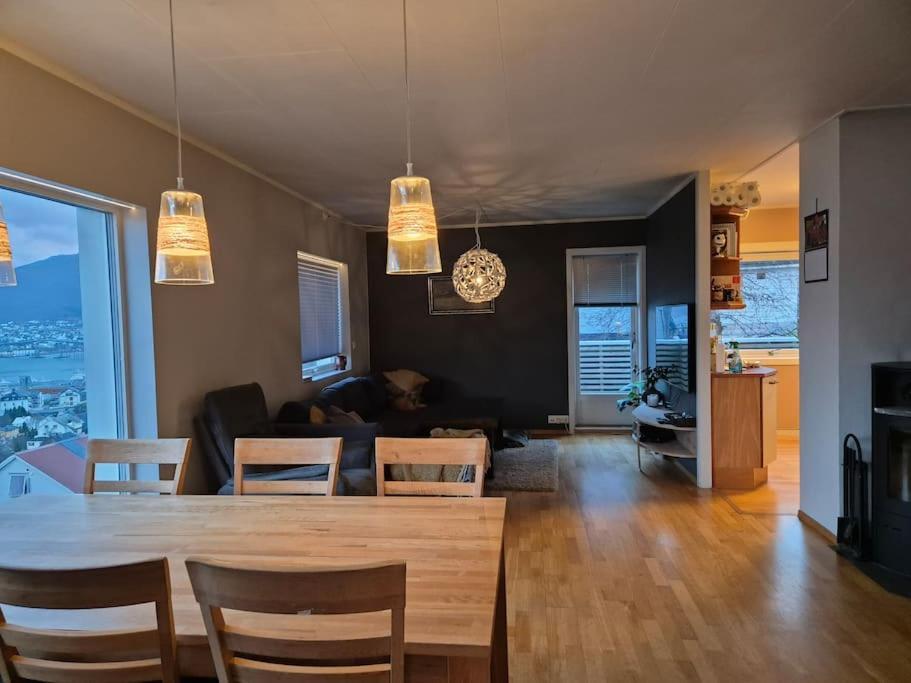 Leilighet Stor Naert Sentrum Med Nydelig Utsikt!