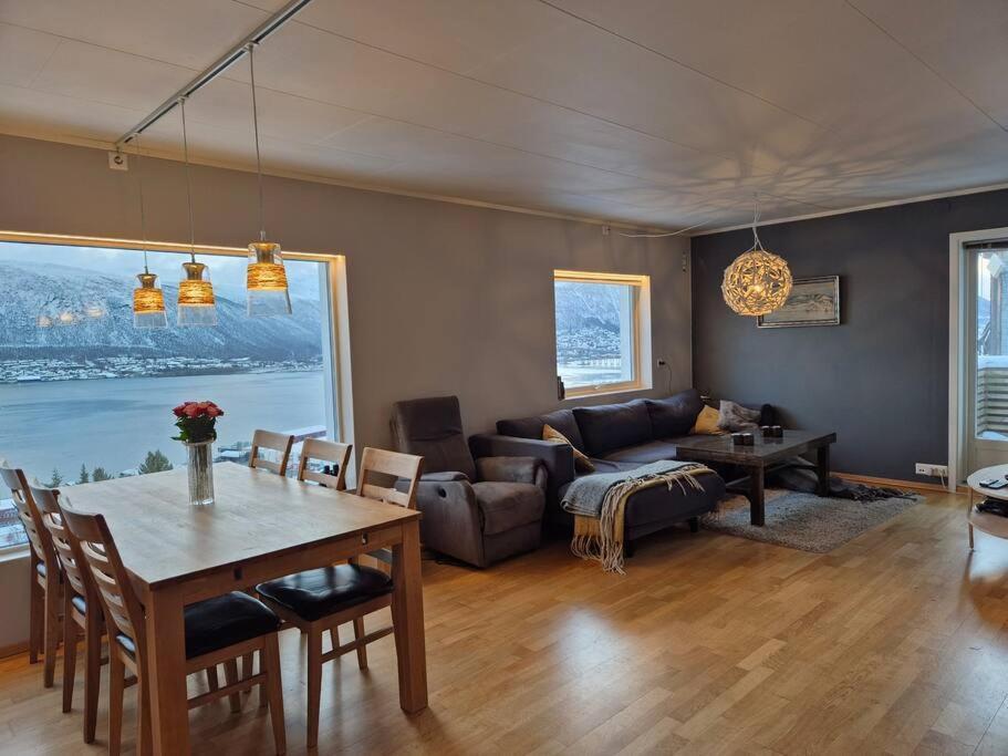 Leilighet Stor Naert Sentrum Med Nydelig Utsikt! Tromsø